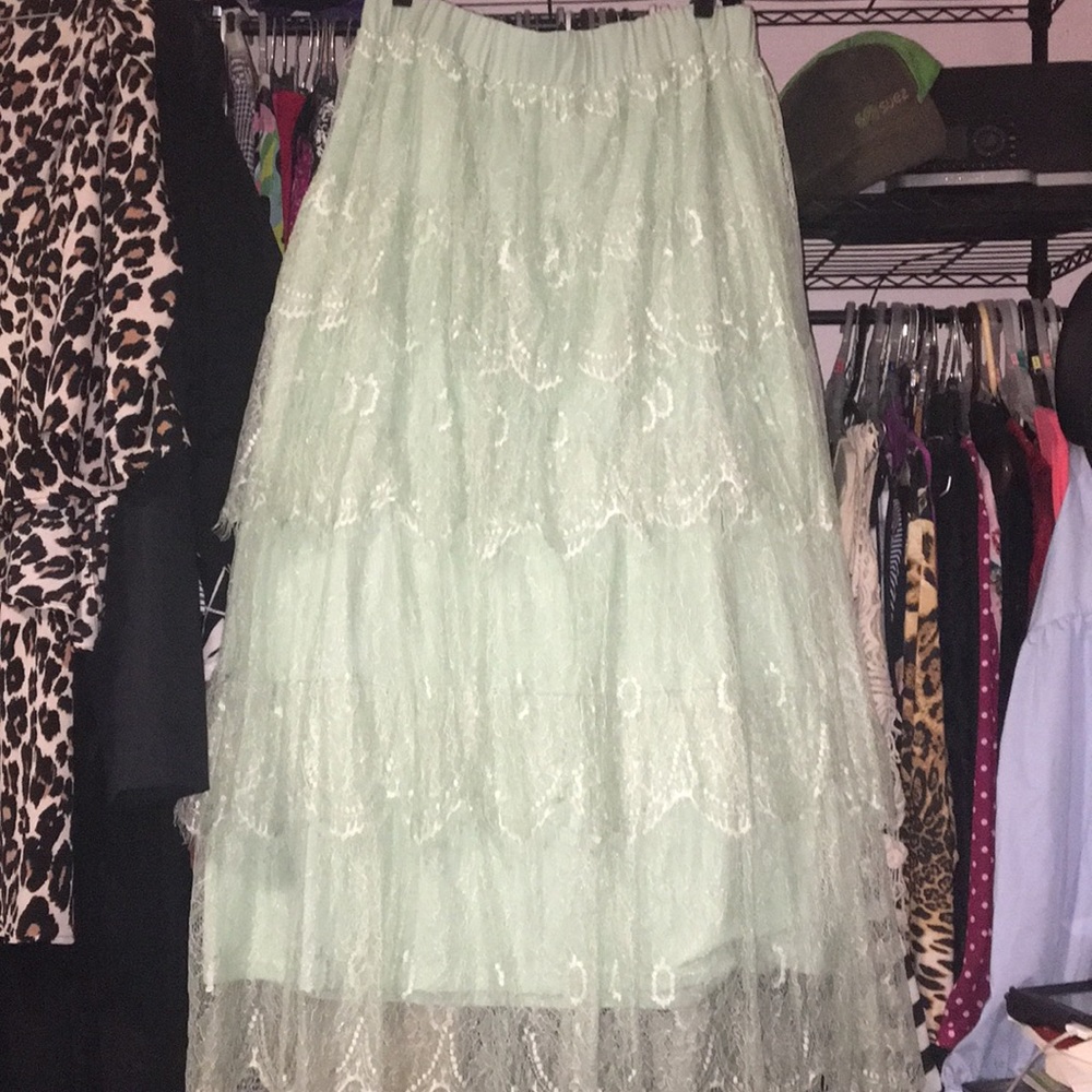 Dainty jewels lace skirt